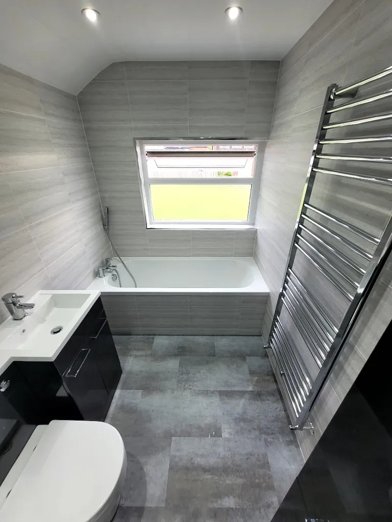 Built-in bath and anthracite vanity with chrome tap in Durham