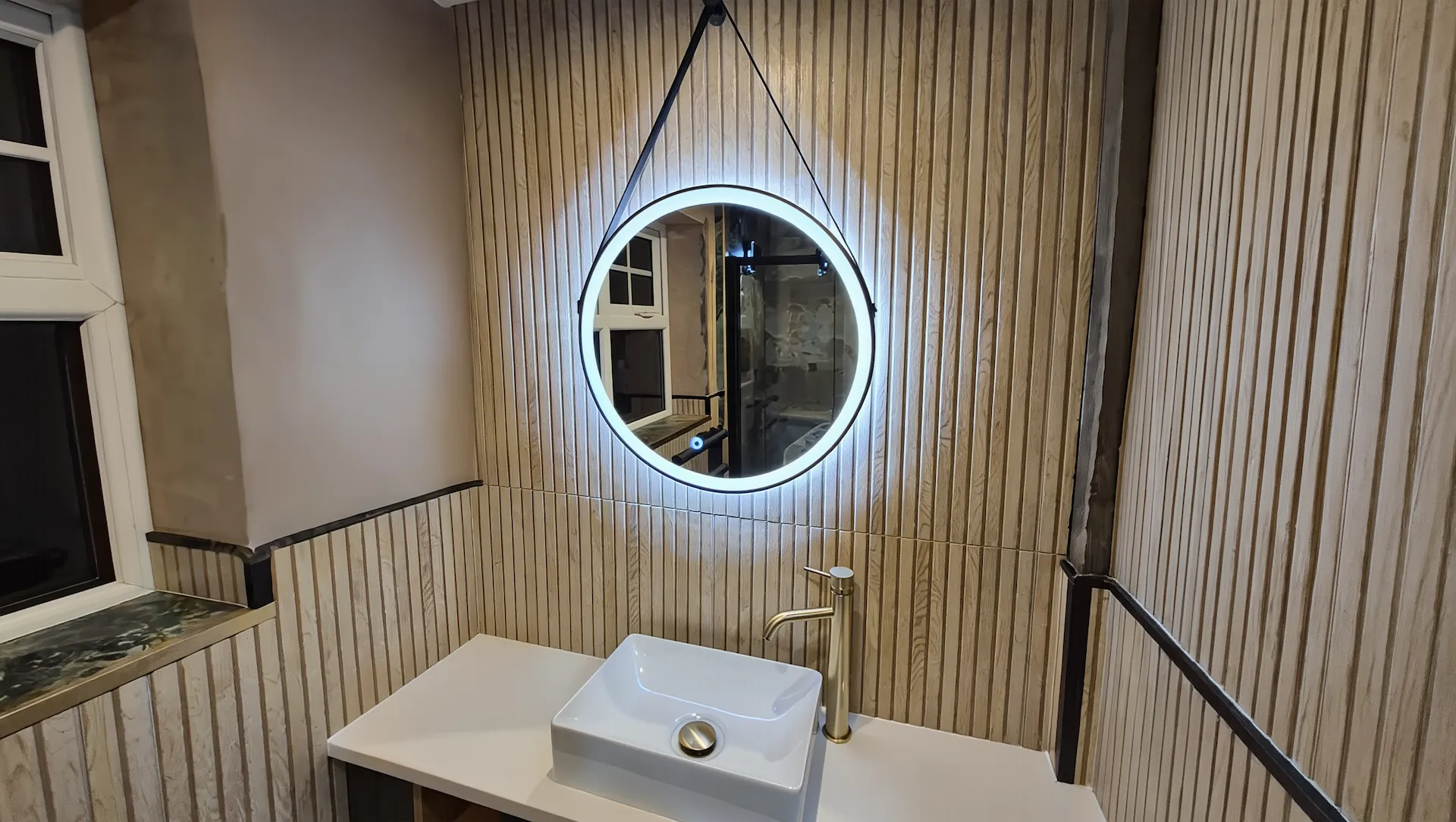 En-suite design by DH1 Bathrooms